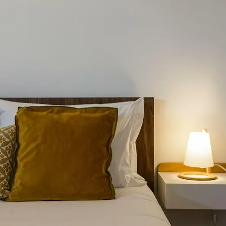 Hip Tailor Made Duplex Penthouse In Bairro Alto アパート