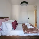 Hip Tailor Made Duplex Penthouse In Bairro Alto Apartment